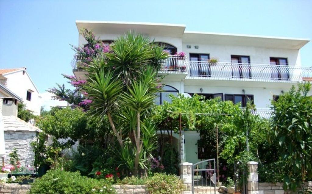 Apartment Franic Sućuraj Rum bild